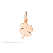 Ciondolo quadrifoglio in oro rosa 9K, dettaglio lucido e design delicato.